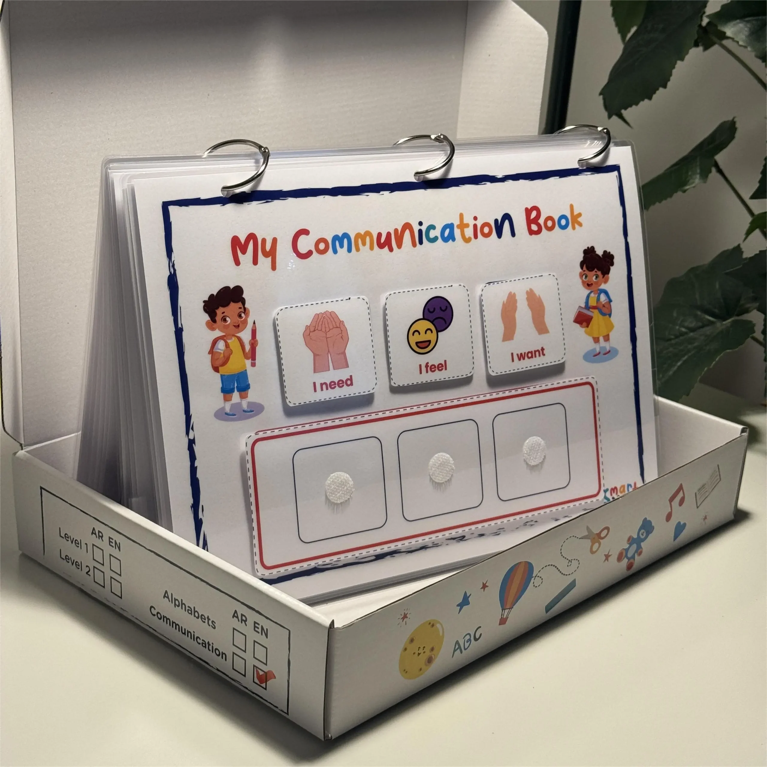 كتاب كلماتي – إنجليزي | كتاب تفاعلي يضم 13 مجموعة مفردات وأكثر من 160 كارت متحرك يساعد الأطفال على تنمية اللغة والتواصل.