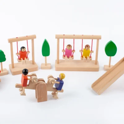 مجموعة اللعب التخيّلي الخشبية – عالم الحديقة والمواصلات