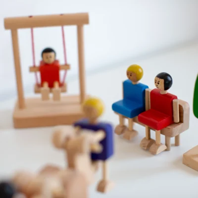 مجموعة اللعب التخيّلي الخشبية – عالم الحديقة والمواصلات